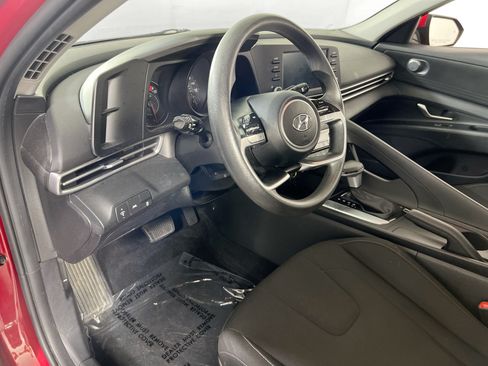 Used 2023 Hyundai Elantra SEL FWD image 9
