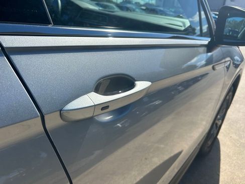 Used 2022 Volkswagen Tiguan SE image 32