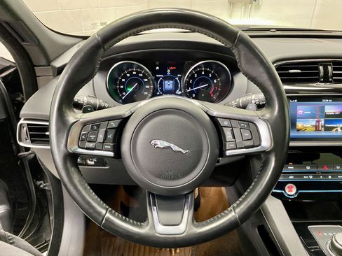 Used 2018 Jaguar F-PACE Prestige AWD/4WD image 22