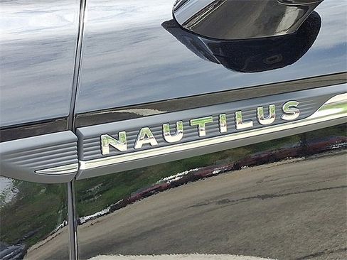 Certified 2023 Lincoln Nautilus Reserve AWD/4WD image 30