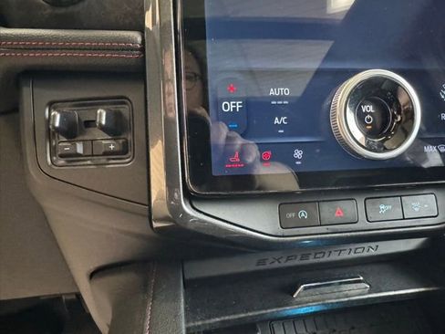 Used 2024 Ford Expedition Limited AWD/4WD image 22