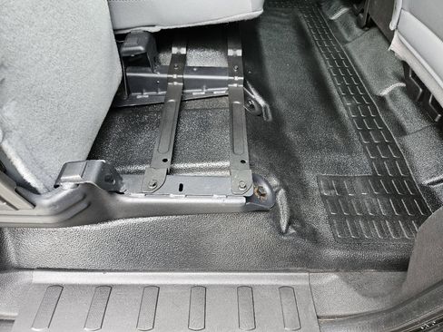 Used 2011 Ford F450 XL w/ PWR Equipment Group image 32