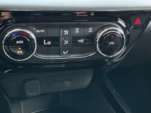 Used 2025 Chevrolet Trax LT image 30