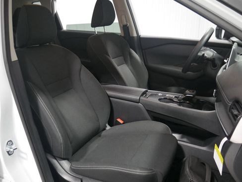 Used 2025 Nissan Rogue S image 15