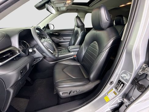 Used 2022 Toyota Highlander XLE AWD/4WD image 20