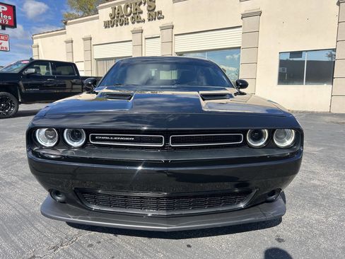 Used 2015 Dodge Challenger SXT w/ Driver Convenience Group image 18
