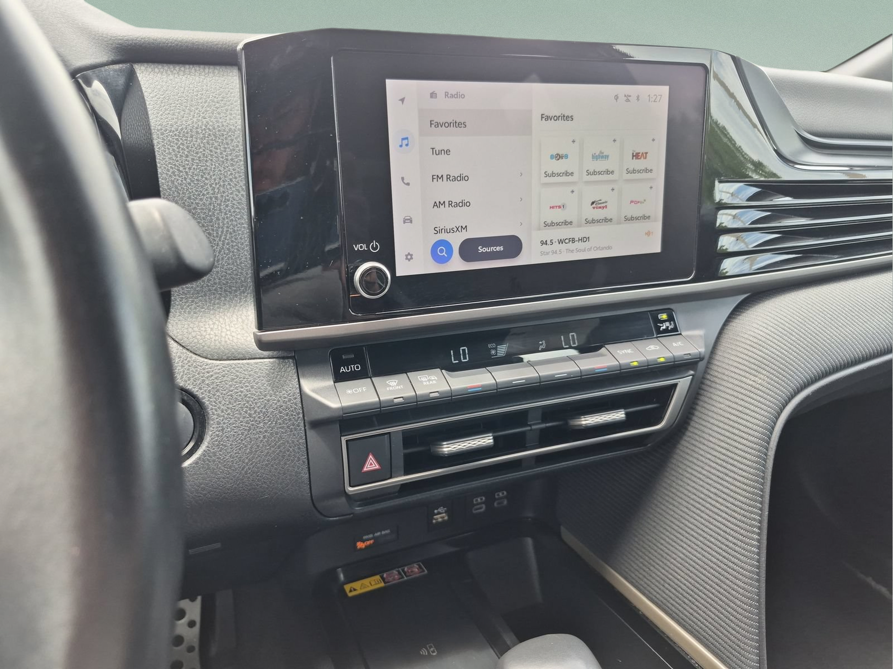 Used 2025 Toyota Camry SE FWD image 12