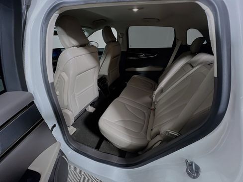Used 2022 Lincoln Nautilus FWD w/ Premium Package image 29