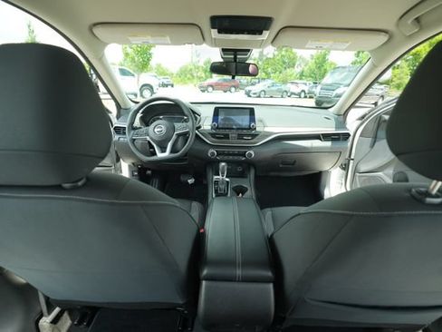Used 2025 Nissan Altima 2.5 SV FWD image 24