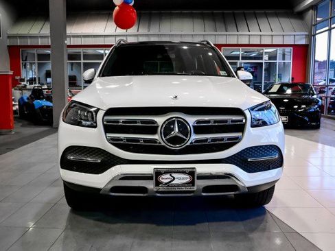 Used 2023 Mercedes-Benz GLS 450 4MATIC image 2