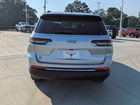 New 2026 Jeep Grand Cherokee L Laredo RWD image 4
