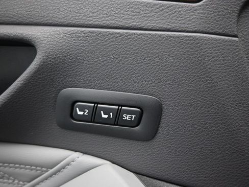 Used 2022 Toyota Avalon Limited w/ Advanced Safety Package FWD image 19