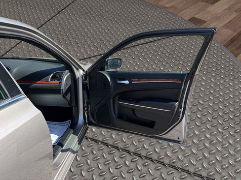 Used 2014 Chrysler 300 RWD image 18