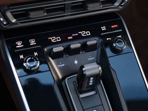 Used 2020 Porsche 911 Carrera 4S w/ Sport Package image 19