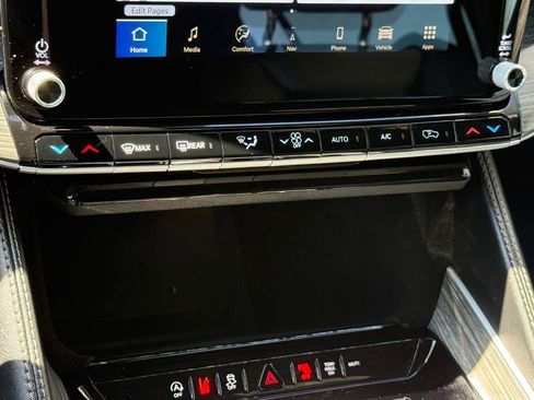 Used 2024 Jeep Wagoneer Series III image 12