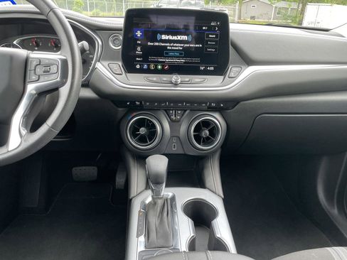 Used 2025 Chevrolet Blazer LT FWD image 19