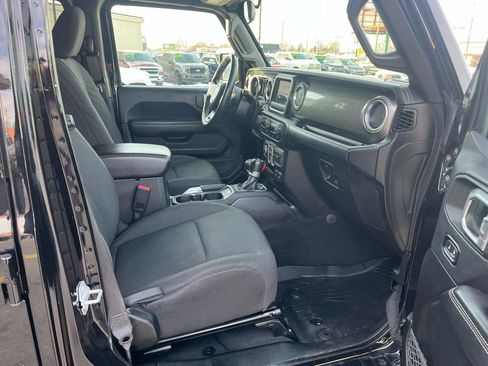 Used 2018 Jeep Wrangler Unlimited Sahara w/ LED Lighting Group AWD/4WD image 8