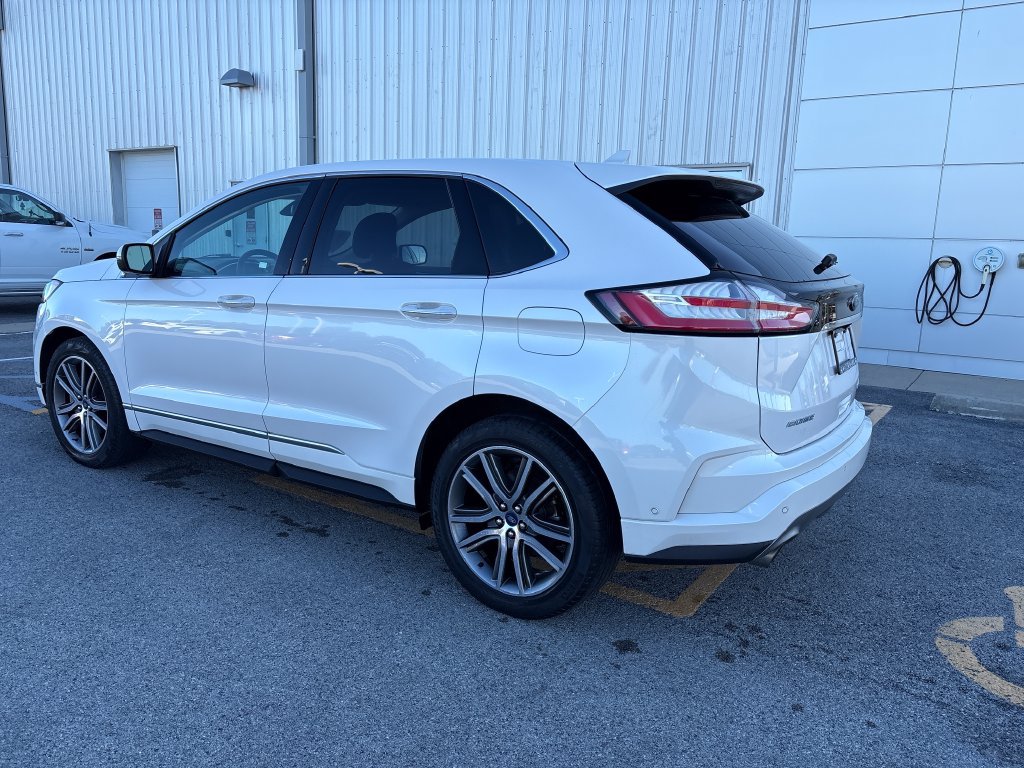 Used 2019 Ford Edge Titanium w/ Equipment Group 301A AWD/4WD image 3