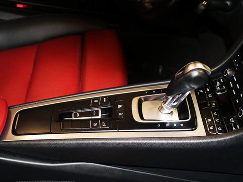 Used 2018 Porsche 718 Boxster RWD image 60