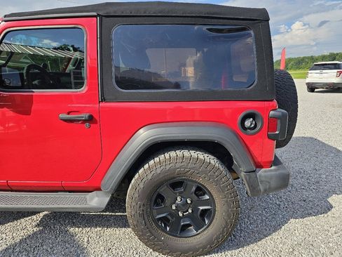 Used 2019 Jeep Wrangler Sport AWD/4WD image 7