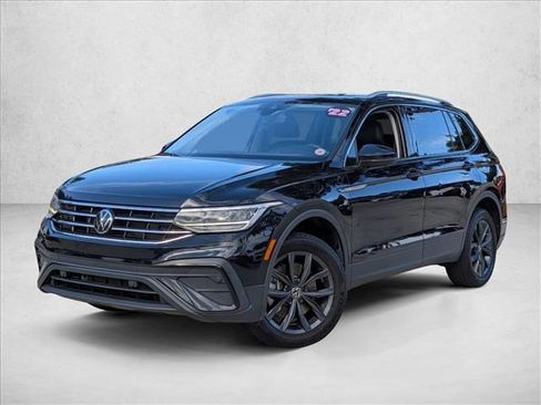 Used 2022 Volkswagen Tiguan SE w/ Panoramic Sunroof Package image 1