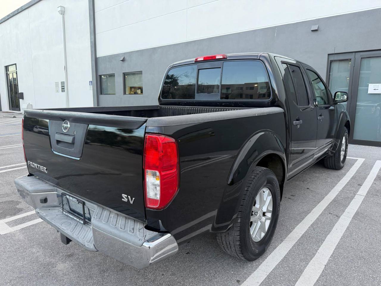 Used 2015 Nissan Frontier SV RWD image 8