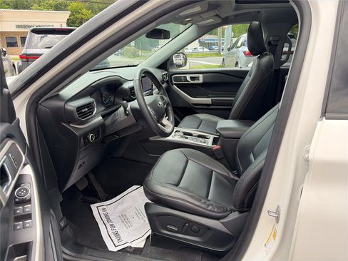 Used 2023 Ford Explorer XLT w/ Equipment Group 202A AWD/4WD image 11