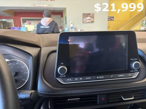 Used 2023 Nissan Rogue SV image 17