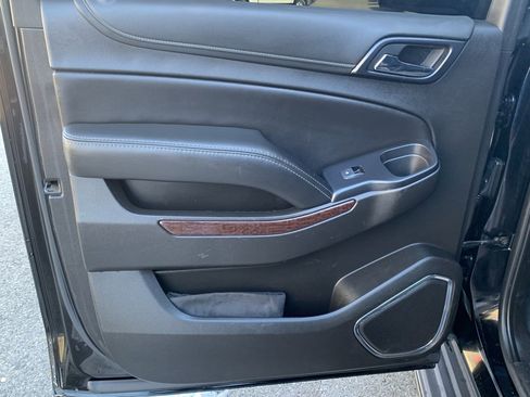 Used 2019 GMC Yukon XL SLT w/ Graphite Performance Edition image 25