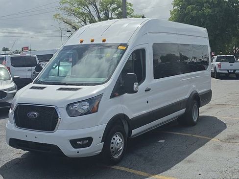 Used 2025 Ford Transit 350 XLT image 3
