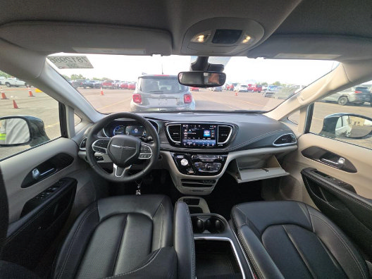 Used 2024 Chrysler Pacifica Limited FWD image 10
