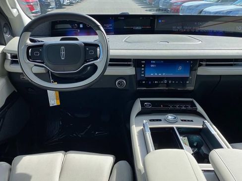 New 2026 Lincoln Navigator Reserve image 6