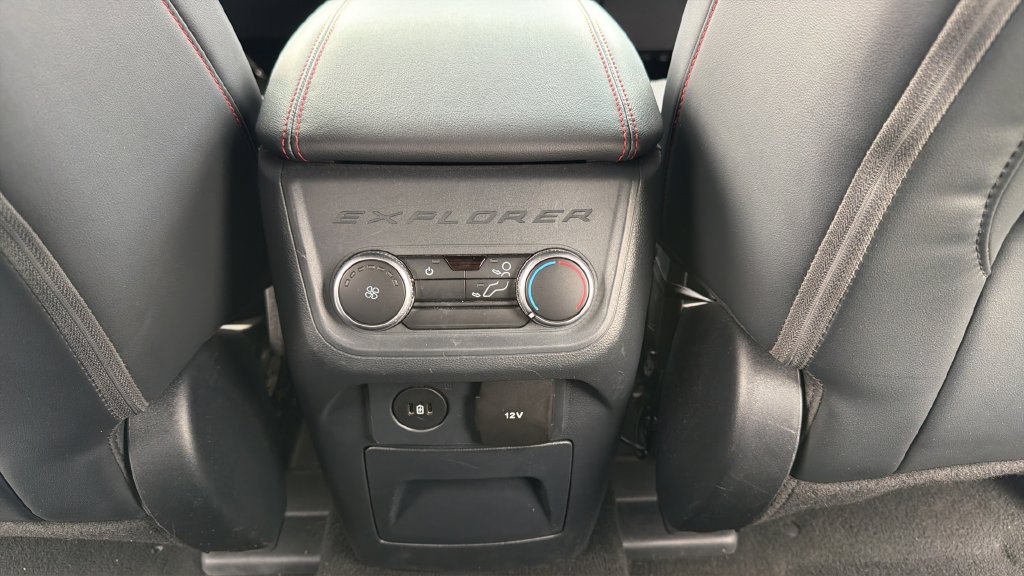 Used 2025 Ford Explorer ST-Line AWD/4WD image 31