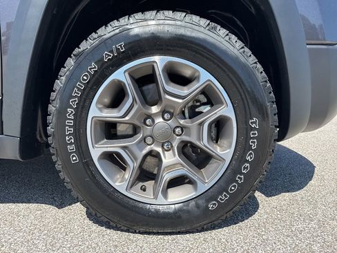 Used 2022 Jeep Cherokee Trailhawk w/ Trailer Tow Group AWD/4WD image 48