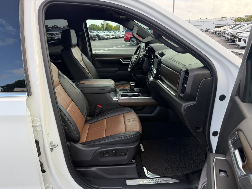 Used 2025 Chevrolet Silverado 1500 High Country RWD image 19