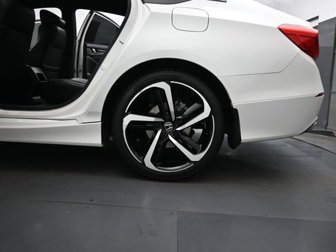 Used 2018 Honda Accord Sport image 18