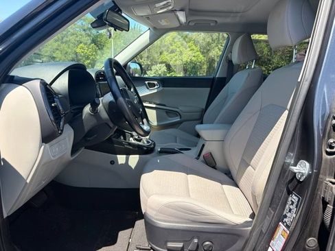 Certified 2023 Kia Soul EX FWD image 13