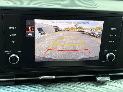 Used 2024 Kia Carnival LX image 8