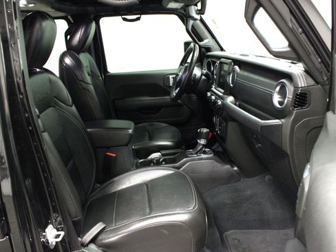 Used 2022 Jeep Wrangler Unlimited Sahara w/ Cold Weather Group image 13