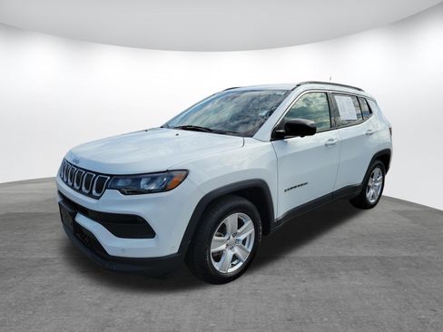 Used 2022 Jeep Compass Latitude w/ Convenience Group FWD image 3