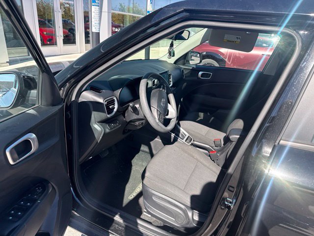 Used 2024 Hyundai Venue SE FWD image 9