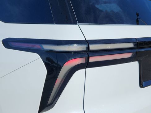 New 2026 Chevrolet Traverse RS image 8