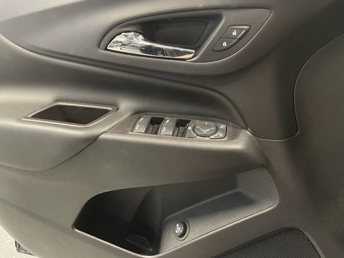 Used 2021 Chevrolet Equinox LT image 20