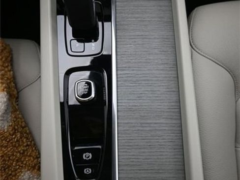 Used 2023 Volvo XC60 B5 Plus w/ Protection Package Premier image 10