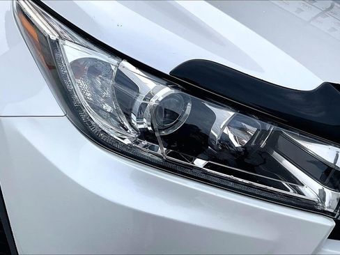 Certified 2018 Toyota Highlander Limited Platinum image 31