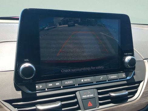 Used 2025 Nissan Altima 2.5 SV FWD image 17