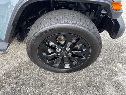 Used 2025 Jeep Wrangler Sahara image 12