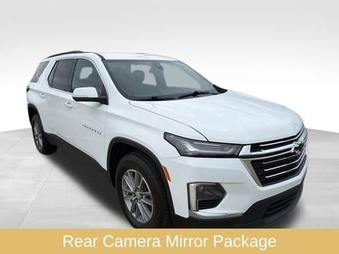 Used 2023 Chevrolet Traverse LT image 2