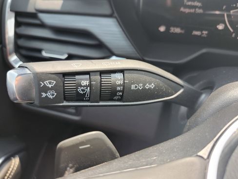 Used 2025 GMC Acadia Elevation image 18