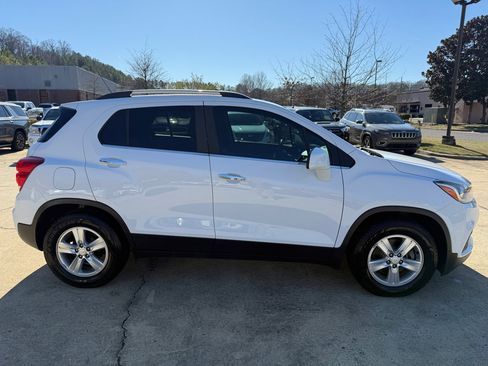 Used 2019 Chevrolet Trax LT w/ Sun & Sound Package image 6